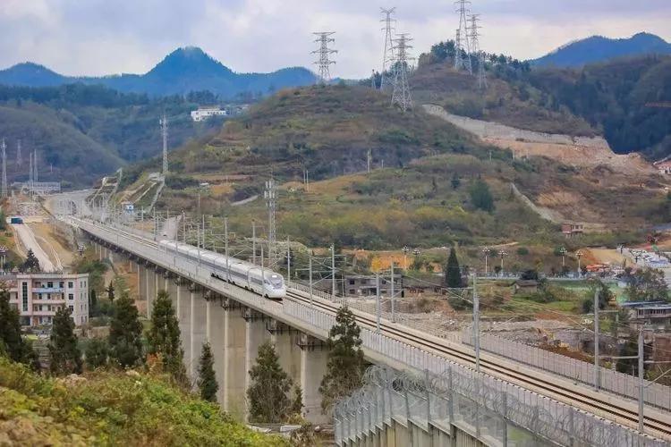 柳州火车西站最新动态，自信变革与成长喜悦的见证