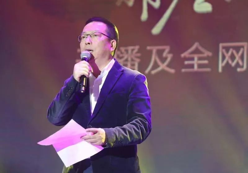 郭晨东主持新节目，家的温馨与友情的交织纽带