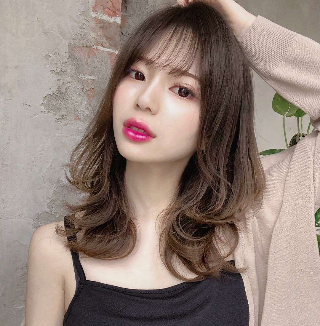 今年流行发型图集,今年流行发型图集——爱的发型，温馨的故事