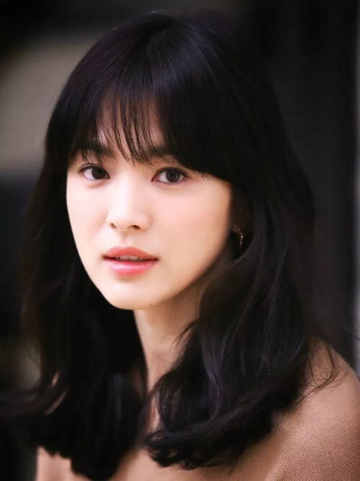 宋慧乔惊艳亮相，岁月静好的美人依旧如初的照片曝光